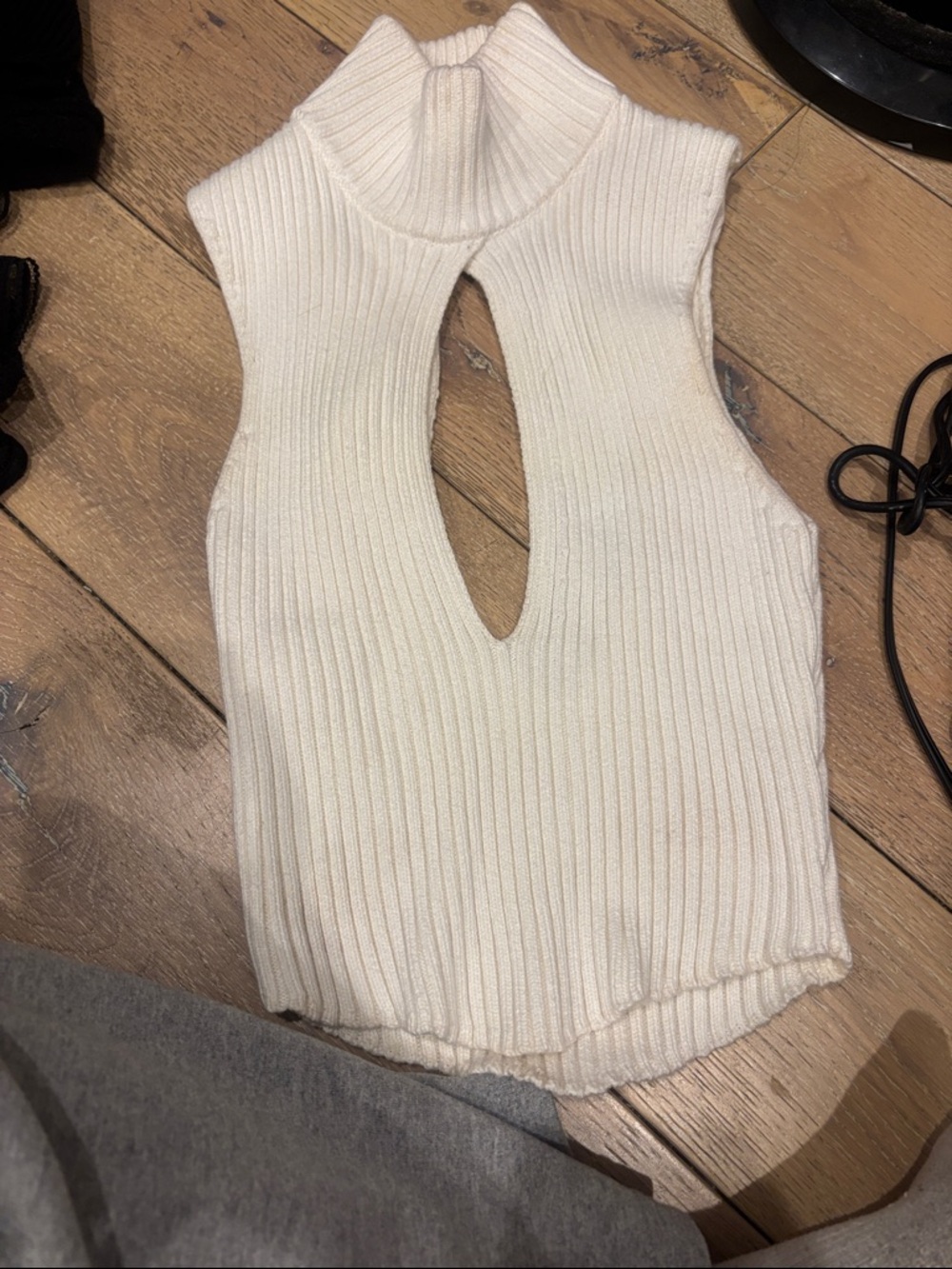 Sleeveless Cream Guizio Ribbed Keyhole Mock Neck Top - Women